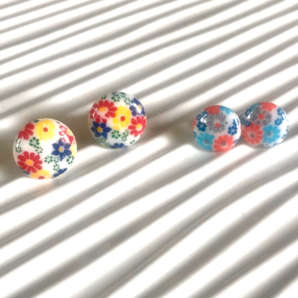 Vintage 60’s floral cabochon stud earrings set of 2 deadstock